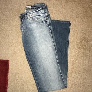 Like New! GAP sz 6 Xlong distressed jeans